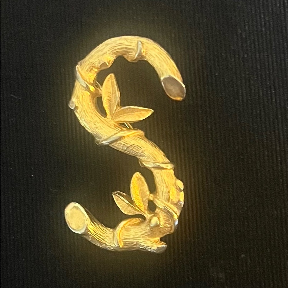 Vintage Sarah Coventry Gold Tone S Leaf Brooch, 1 3/4"